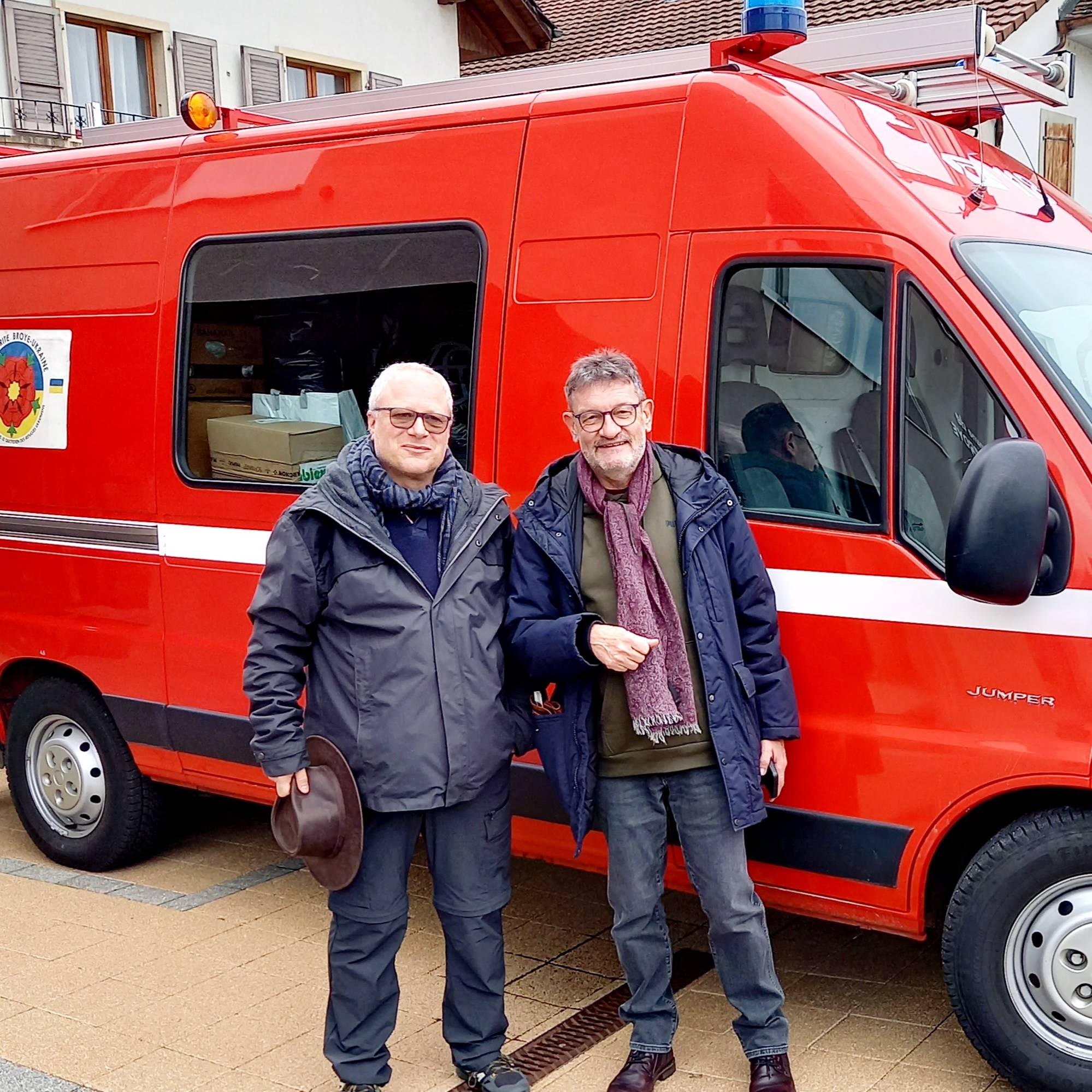 Un camion de pompier broyard au service de l'Ukraine episode artwork